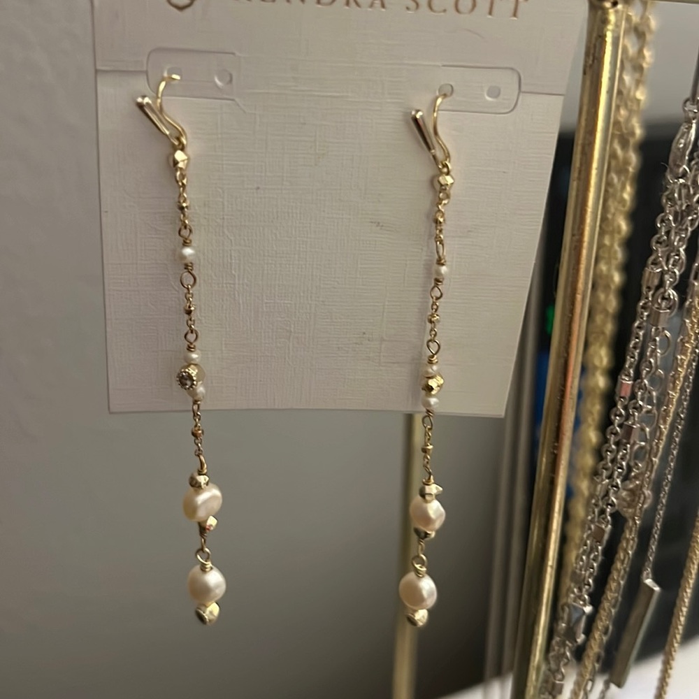 Kendra Scott gold and pearl linear earrings ! Beautiful!